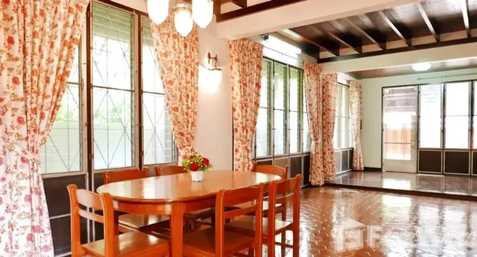 For rent 2 bedrooms house in Watthana, Bangkok