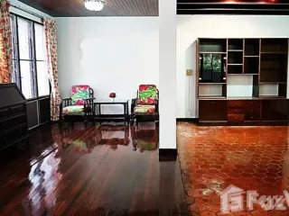 For rent 2 bedrooms house in Watthana, Bangkok