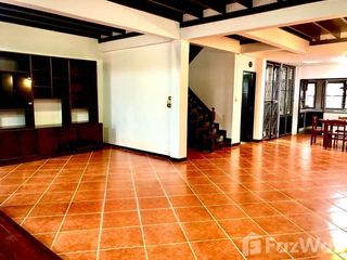 For rent 2 bedrooms house in Watthana, Bangkok