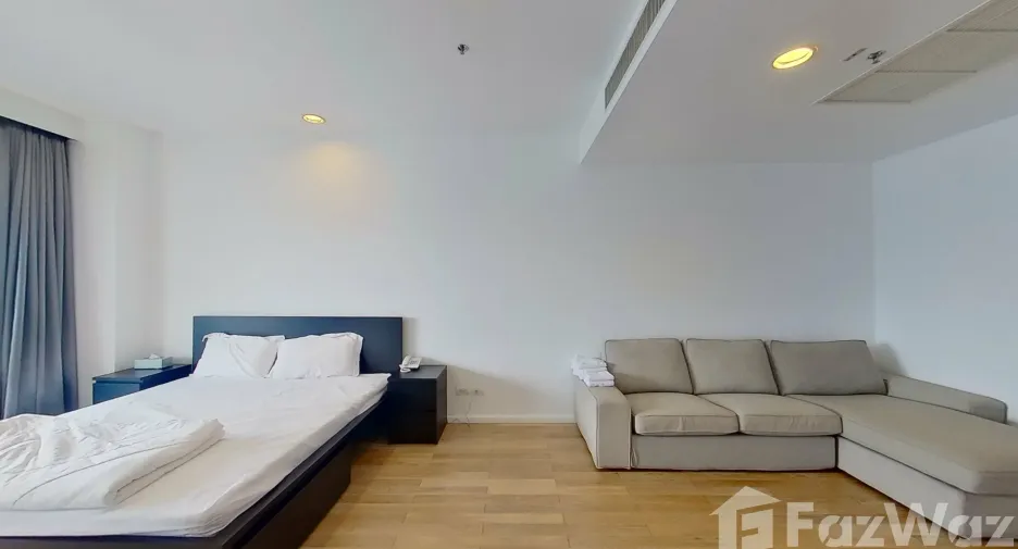 For rent 3 bedrooms condo in Pathum Wan, Bangkok