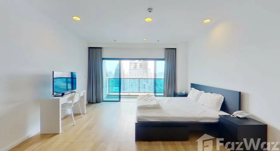 For rent 3 bedrooms condo in Pathum Wan, Bangkok