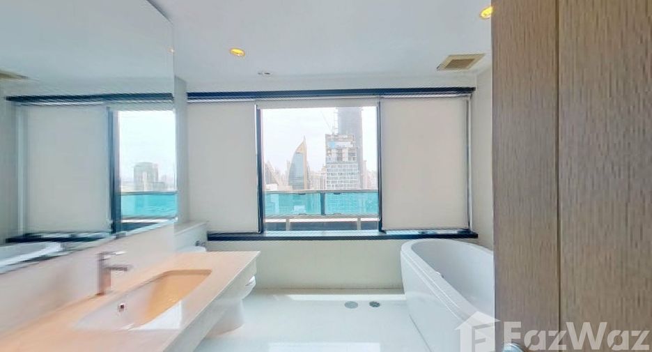 For rent 3 bedrooms condo in Pathum Wan, Bangkok