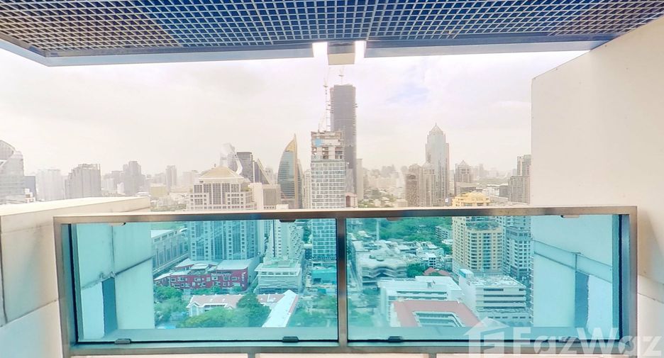 For rent 3 bedrooms condo in Pathum Wan, Bangkok