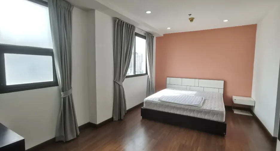 For rent 1 bed condo in Watthana, Bangkok