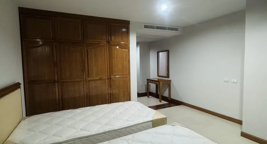 For rent 2 bedrooms apartment in Sathon, Bangkok