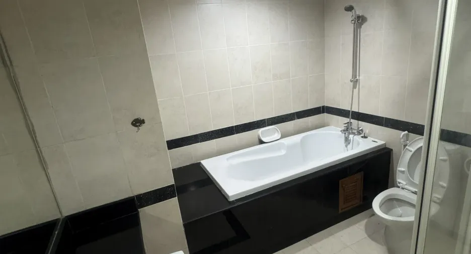 For rent 2 bedrooms apartment in Sathon, Bangkok