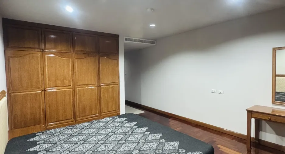 For rent 2 bedrooms apartment in Sathon, Bangkok