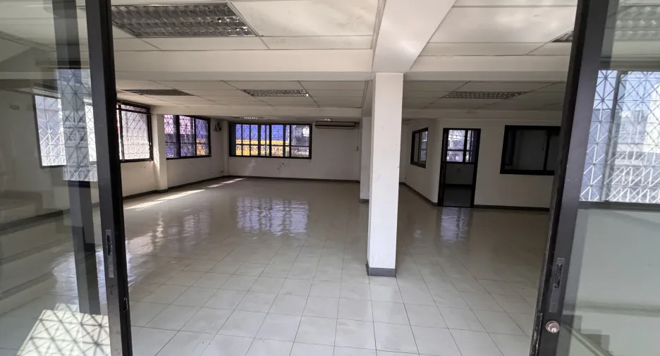 For rent retail Space in Wang Thonglang, Bangkok