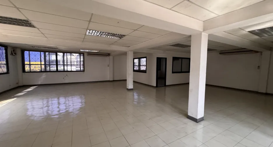 For rent retail Space in Wang Thonglang, Bangkok