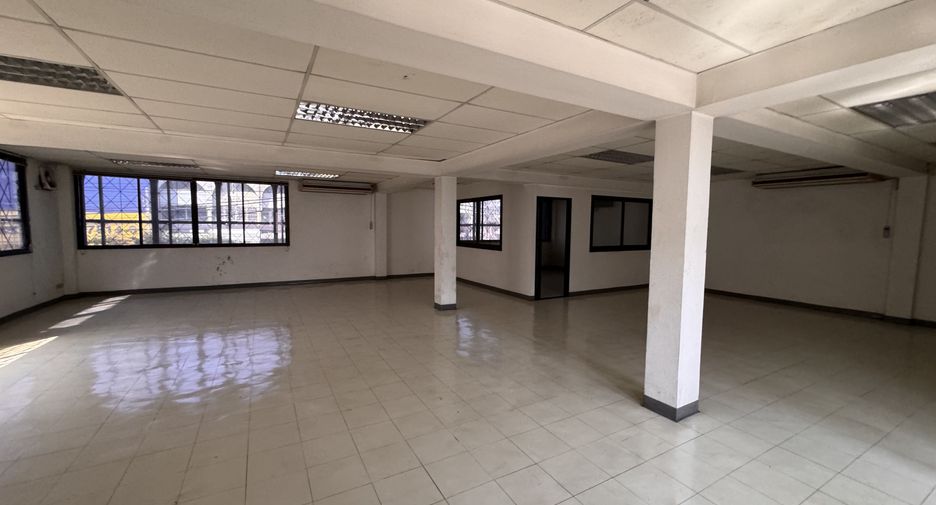 For rent retail Space in Wang Thonglang, Bangkok