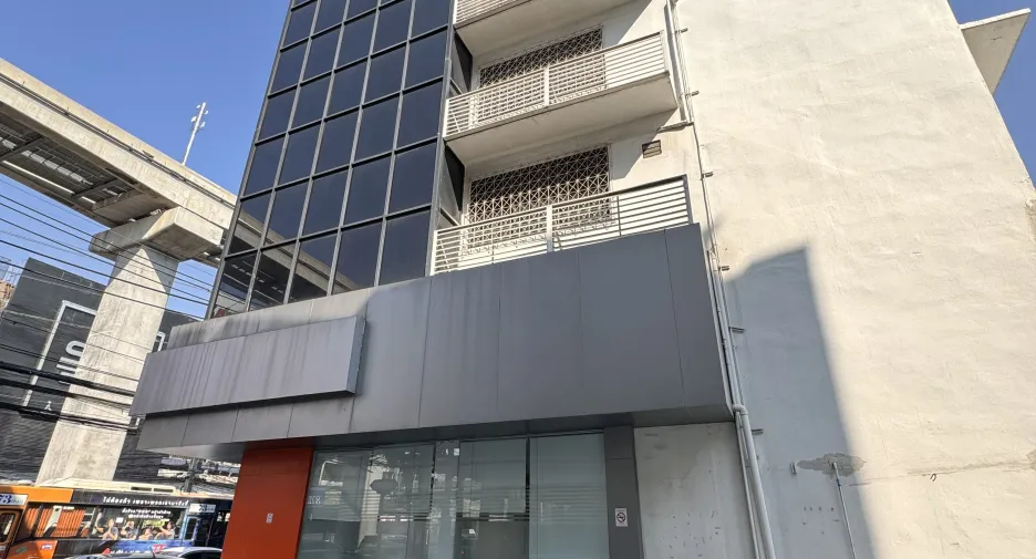 For rent retail Space in Wang Thonglang, Bangkok