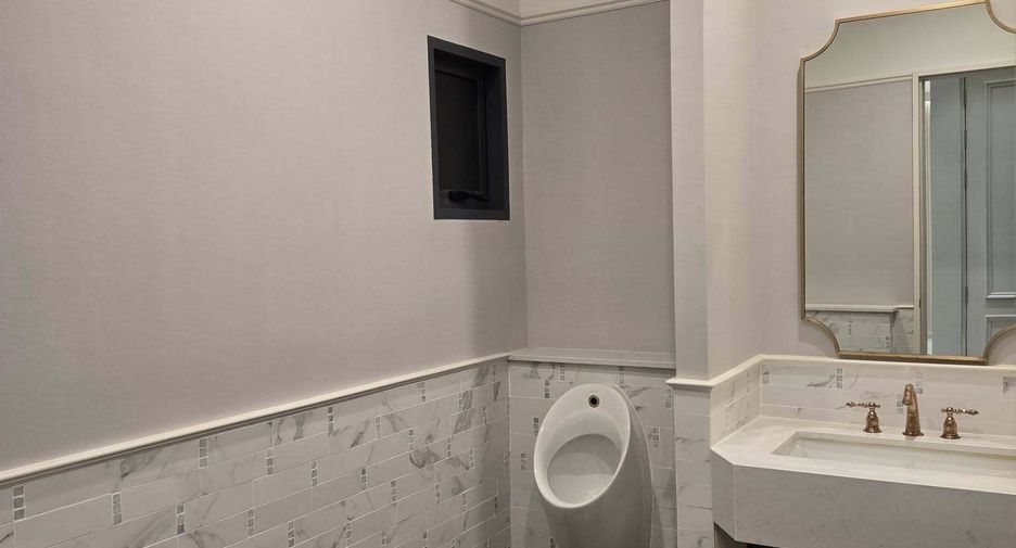 For rent 4 bedrooms house in Bang Kapi, Bangkok