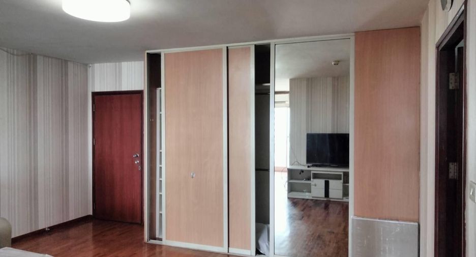 For rent 2 bedrooms condo in Yan Nawa, Bangkok