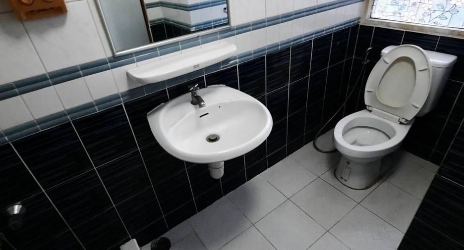 For rent 2 bedrooms condo in Yan Nawa, Bangkok