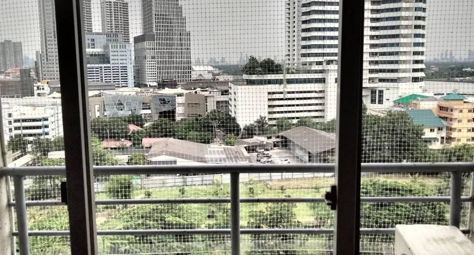 For rent 2 bedrooms condo in Yan Nawa, Bangkok