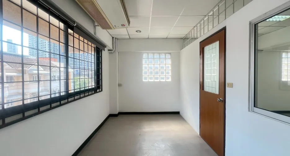 For rent office in Khlong Toei, Bangkok