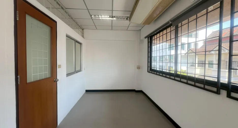 For rent office in Khlong Toei, Bangkok