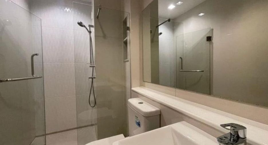 Condo en alquiler de 2 habitaciones en Huai Khwang, Bangkok