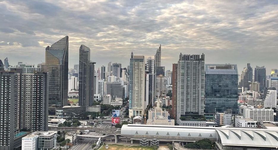 Condo en alquiler de 2 habitaciones en Huai Khwang, Bangkok