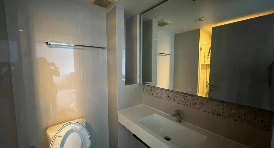 For rent 2 bedrooms condo in Watthana, Bangkok