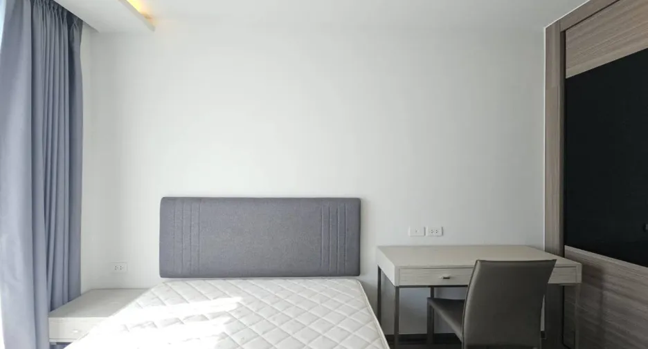 For rent 2 bedrooms condo in Phra Khanong, Bangkok