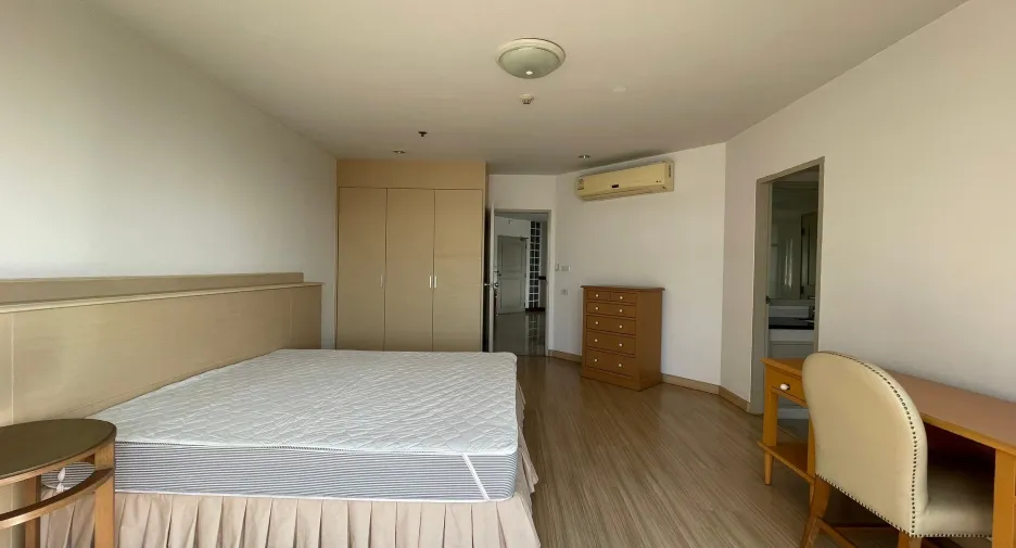 Apartamento en alquiler de 3 habitaciones en Khlong Toei, Bangkok