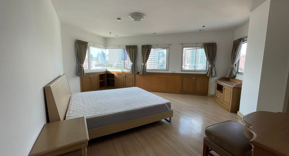 For rent 3 bedrooms apartment in Khlong Toei, Bangkok