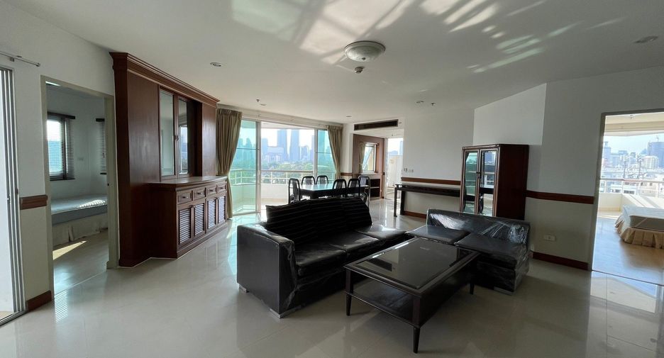 For rent 3 bedrooms apartment in Khlong Toei, Bangkok