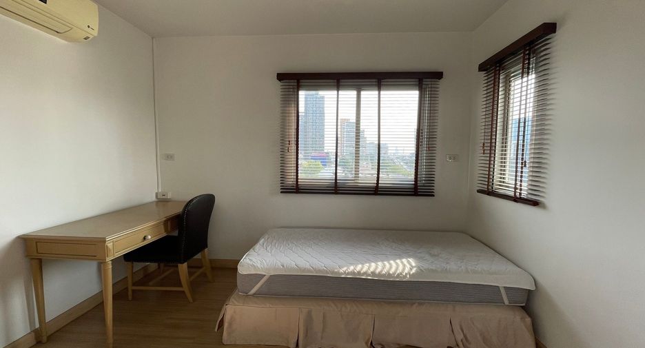 For rent 3 bedrooms apartment in Khlong Toei, Bangkok