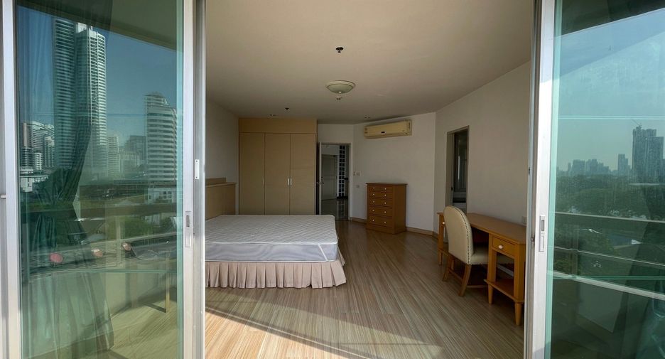 For rent 3 bedrooms apartment in Khlong Toei, Bangkok