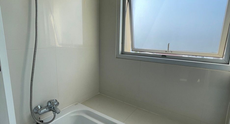 For rent 3 bedrooms apartment in Khlong Toei, Bangkok