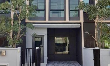 出租 3 卧室 联排别墅 在 Bang Phli, Samut Prakan