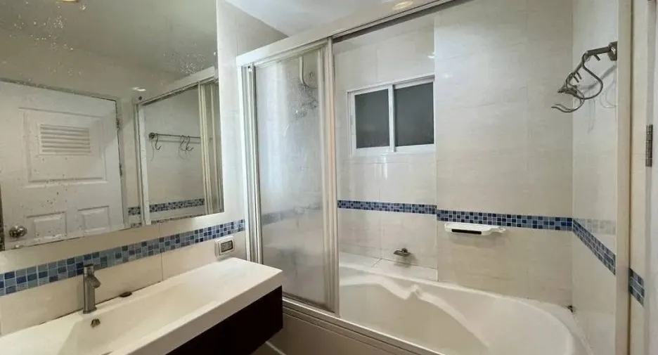 For rent 1 bed condo in Huai Khwang, Bangkok
