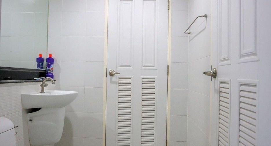 For rent 3 bedrooms house in Khlong Sam Wa, Bangkok