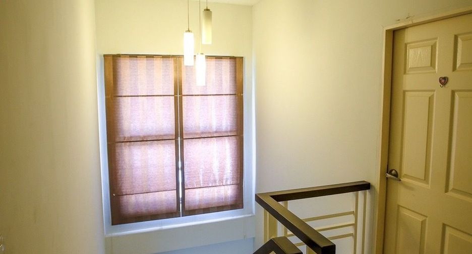 For rent 3 bedrooms house in Khlong Sam Wa, Bangkok