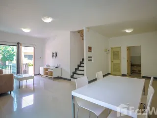 Casa en alquiler de 3 habitaciones en Khlong Sam Wa, Bangkok