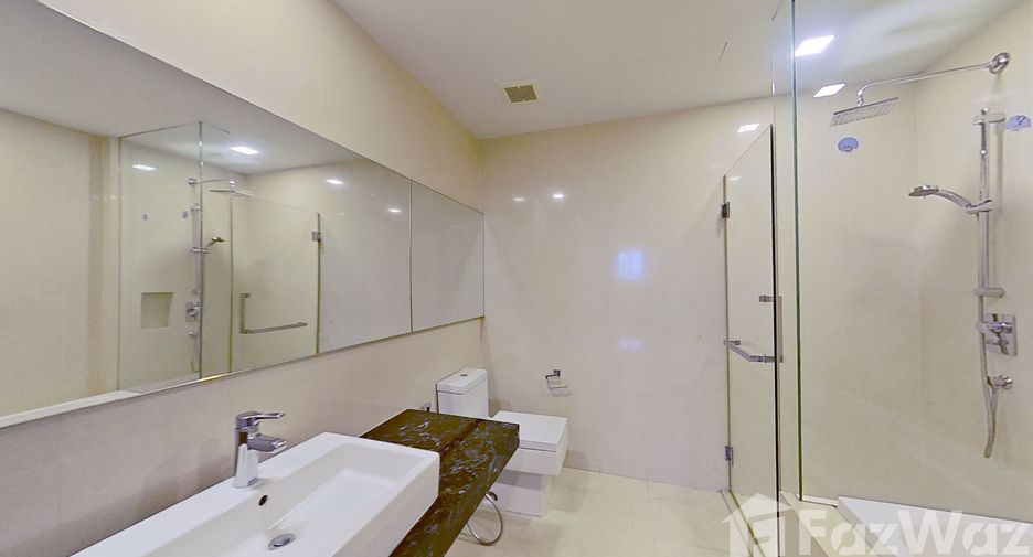 Condo en alquiler de 3 habitaciones en Khlong Toei, Bangkok