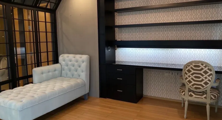 For rent 2 bedrooms condo in Pathum Wan, Bangkok