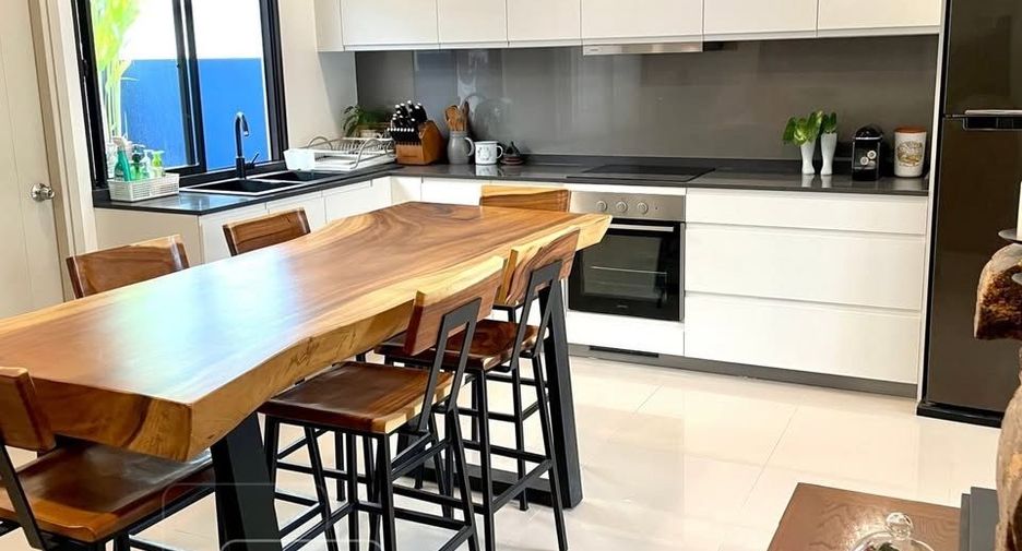 For rent 3 bedrooms house in Suan Luang, Bangkok