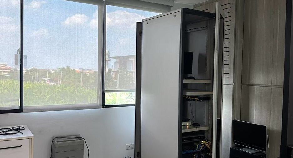 Oficina en alquiler de 4 habitaciones en Bueng Kum, Bangkok