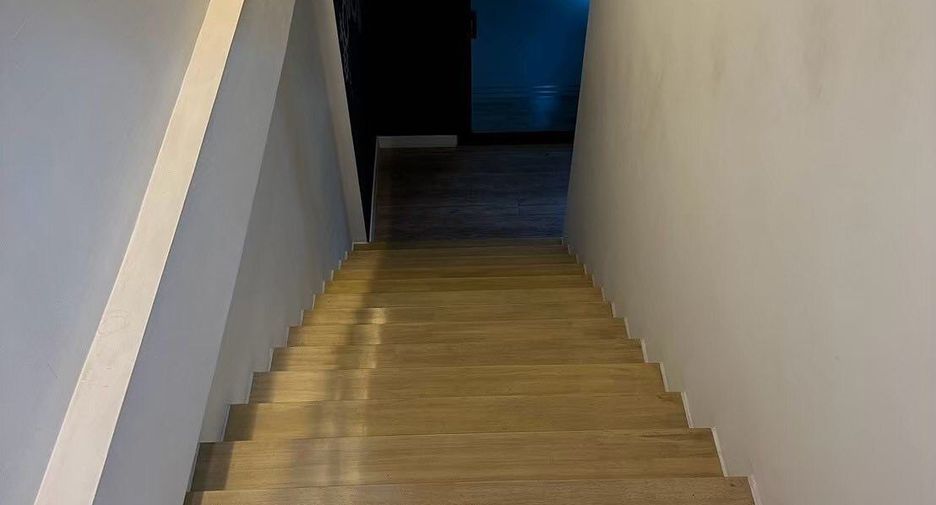 Oficina en alquiler de 4 habitaciones en Bueng Kum, Bangkok