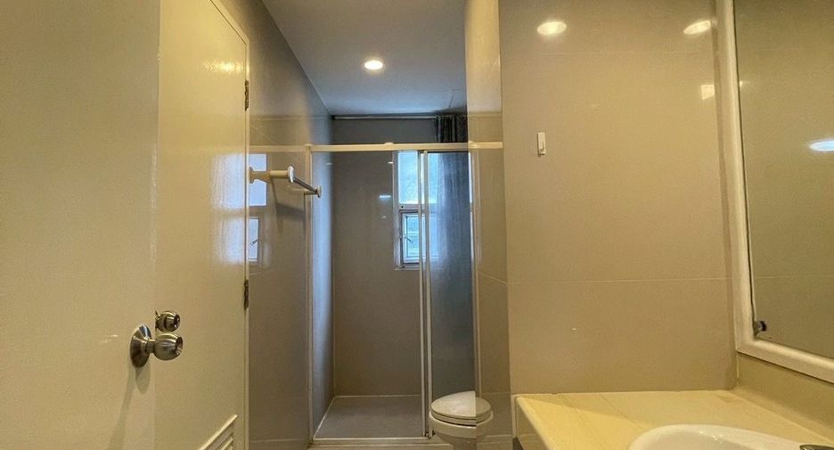 For rent 2 bedrooms condo in Bang Na, Bangkok