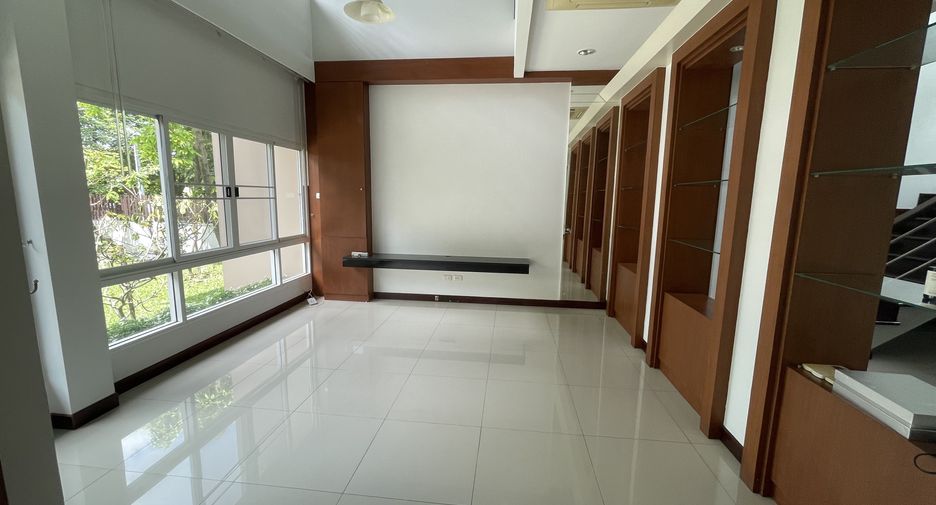For rent 6 bedrooms house in Suan Luang, Bangkok