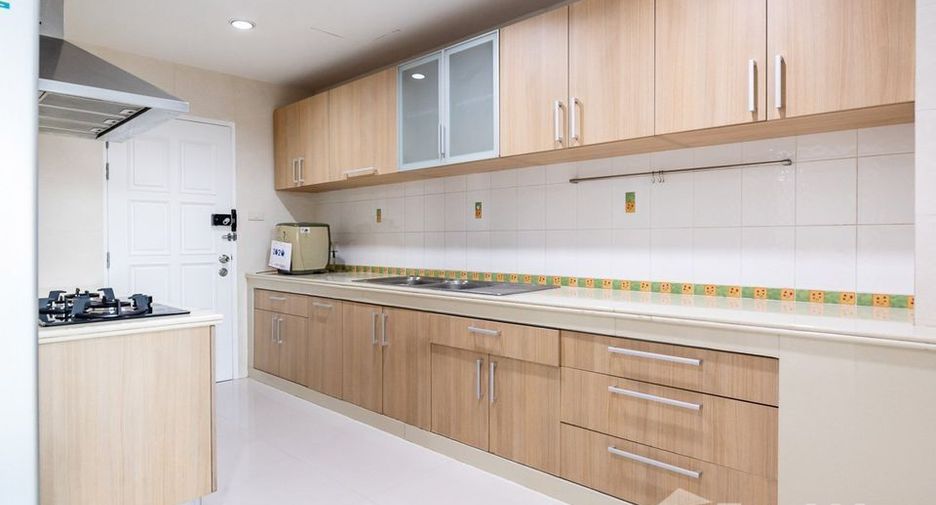 Wohnung zur Miete mit 3 Zimmer in Watthana, Bangkok