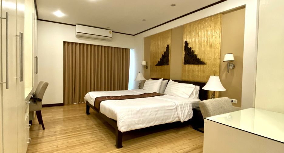 For rent 3 bedrooms condo in Khlong Toei, Bangkok