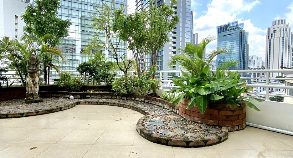 For rent 3 bedrooms condo in Khlong Toei, Bangkok