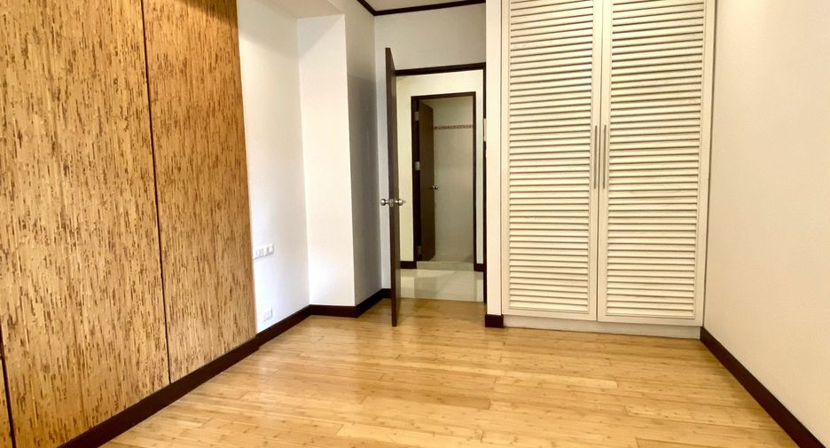 For rent 3 bedrooms condo in Khlong Toei, Bangkok