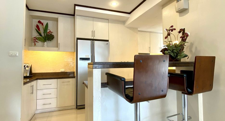 For rent 3 bedrooms condo in Khlong Toei, Bangkok