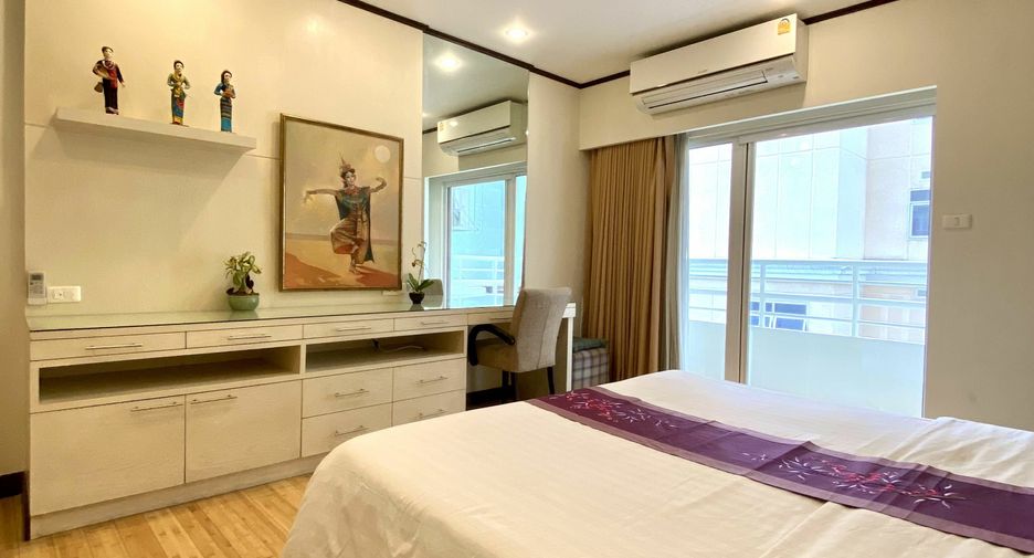 For rent 3 bedrooms condo in Khlong Toei, Bangkok