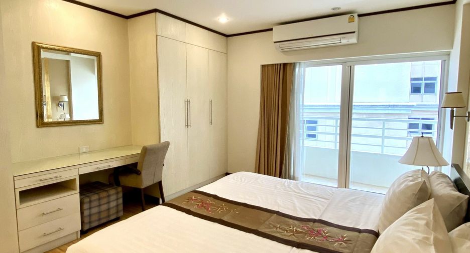 For rent 3 bedrooms condo in Khlong Toei, Bangkok